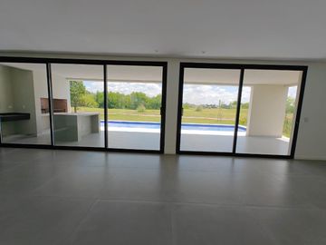 Casa con pileta en Pilara