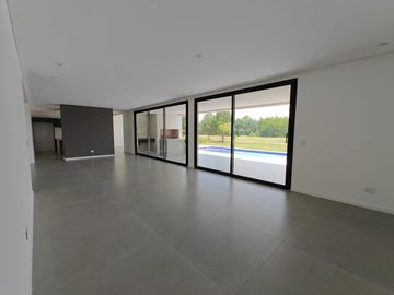 Casa con pileta en Pilara