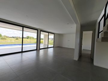 Casa con pileta en Pilara