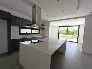 Casa con pileta en Pilara