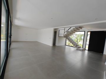 Casa con pileta en Pilara