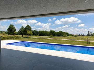 Casa con pileta en Pilara