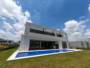 Casa con pileta en Pilara