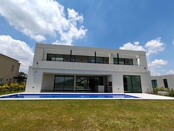 Casa con pileta en Pilara