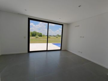 Casa con pileta en Pilara