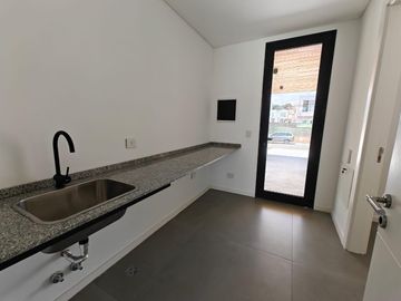 Casa con pileta en Pilara