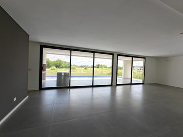 Casa con pileta en Pilara