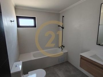 Preciosa casa nueva en La Serena Golf
