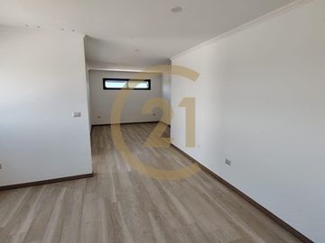 Preciosa casa nueva en La Serena Golf