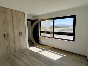 Preciosa casa nueva en La Serena Golf