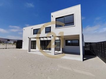 Preciosa casa nueva en La Serena Golf