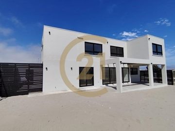 Preciosa casa nueva en La Serena Golf