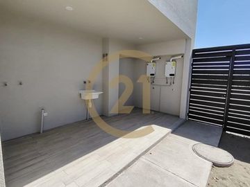 Preciosa casa nueva en La Serena Golf