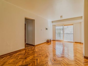 Venta Depto. 4 ambientes.  Recoleta. Refaccionado