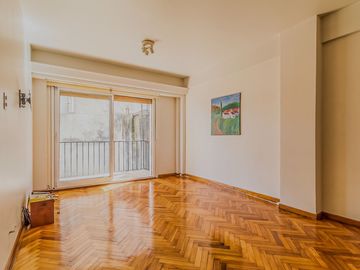 Venta Depto. 4 ambientes.  Recoleta. Refaccionado