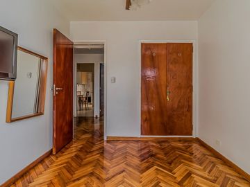 Venta Depto. 4 ambientes.  Recoleta. Refaccionado