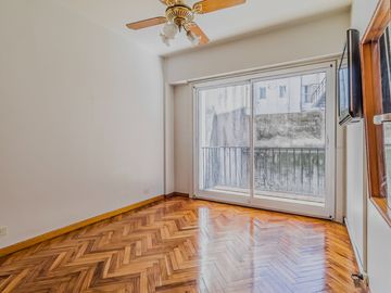 Venta Depto. 4 ambientes.  Recoleta. Refaccionado