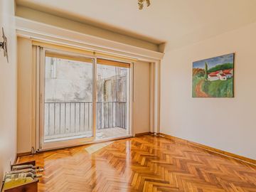 Venta Depto. 4 ambientes.  Recoleta. Refaccionado