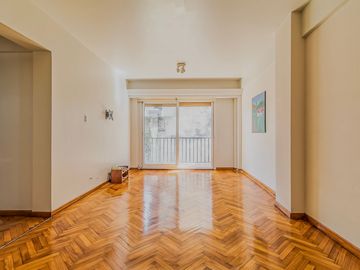 Venta Depto. 4 ambientes.  Recoleta. Refaccionado