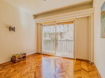 Venta Depto. 4 ambientes.  Recoleta. Refaccionado
