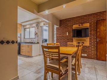 Venta Depto. 4 ambientes.  Recoleta. Refaccionado