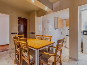 Venta Depto. 4 ambientes.  Recoleta. Refaccionado