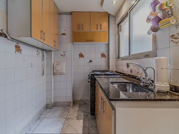 Venta Depto. 4 ambientes.  Recoleta. Refaccionado