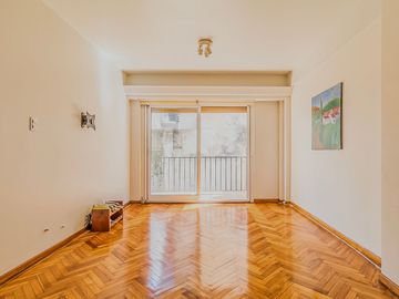 Venta Depto. 4 ambientes.  Recoleta. Refaccionado