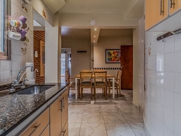 Venta Depto. 4 ambientes.  Recoleta. Refaccionado