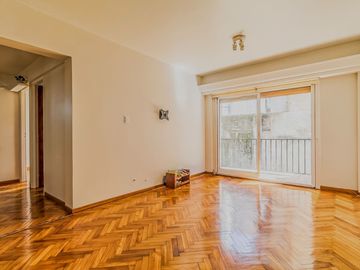 Venta Depto. 4 ambientes.  Recoleta. Refaccionado