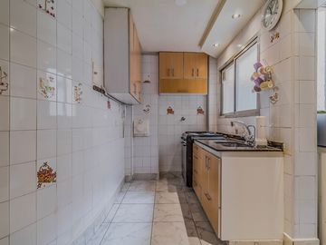 Venta Depto. 4 ambientes.  Recoleta. Refaccionado