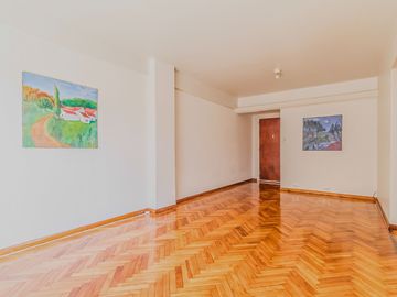 Venta Depto. 4 ambientes.  Recoleta. Refaccionado