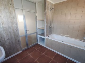 Se vende  casa remodelada y ampliada
