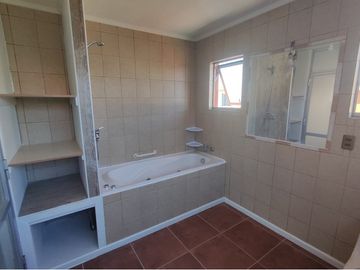 Se vende  casa remodelada y ampliada