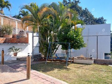 Venta 2 casas en  Lomas de Tetela, Cuernavaca - V358