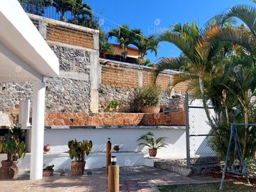 Venta 2 casas en  Lomas de Tetela, Cuernavaca - V358