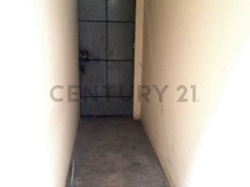 Oportunidad: Casa en Esquina Se Vende como Terreno