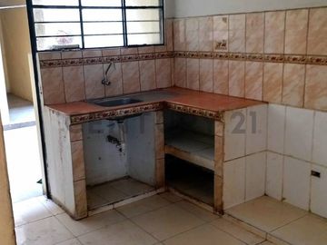 Oportunidad: Casa en Esquina Se Vende como Terreno