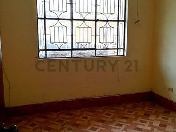 Oportunidad: Casa en Esquina Se Vende como Terreno