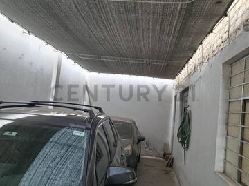Oportunidad: Casa en Esquina Se Vende como Terreno