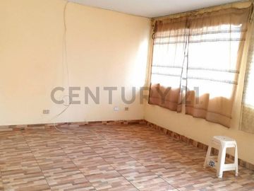Oportunidad: Casa en Esquina Se Vende como Terreno