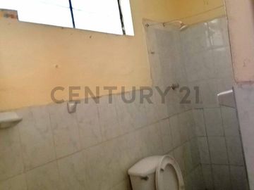 Oportunidad: Casa en Esquina Se Vende como Terreno