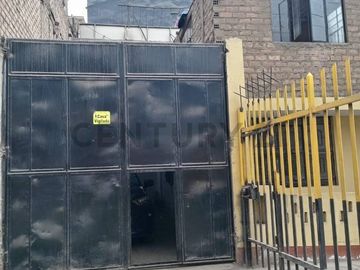Oportunidad: Casa en Esquina Se Vende como Terreno