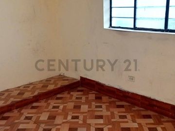 Oportunidad: Casa en Esquina Se Vende como Terreno