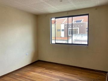 HERMOSA CASA EN VENTA, SECTOR PADRE JULIO MATOVELLE