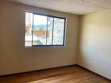 HERMOSA CASA EN VENTA, SECTOR PADRE JULIO MATOVELLE