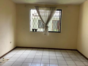 HERMOSA CASA EN VENTA, SECTOR PADRE JULIO MATOVELLE