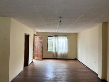 HERMOSA CASA EN VENTA, SECTOR PADRE JULIO MATOVELLE