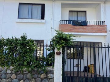HERMOSA CASA EN VENTA, SECTOR PADRE JULIO MATOVELLE