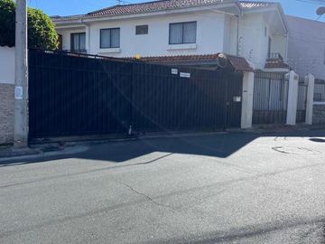 HERMOSA CASA EN VENTA, SECTOR PADRE JULIO MATOVELLE